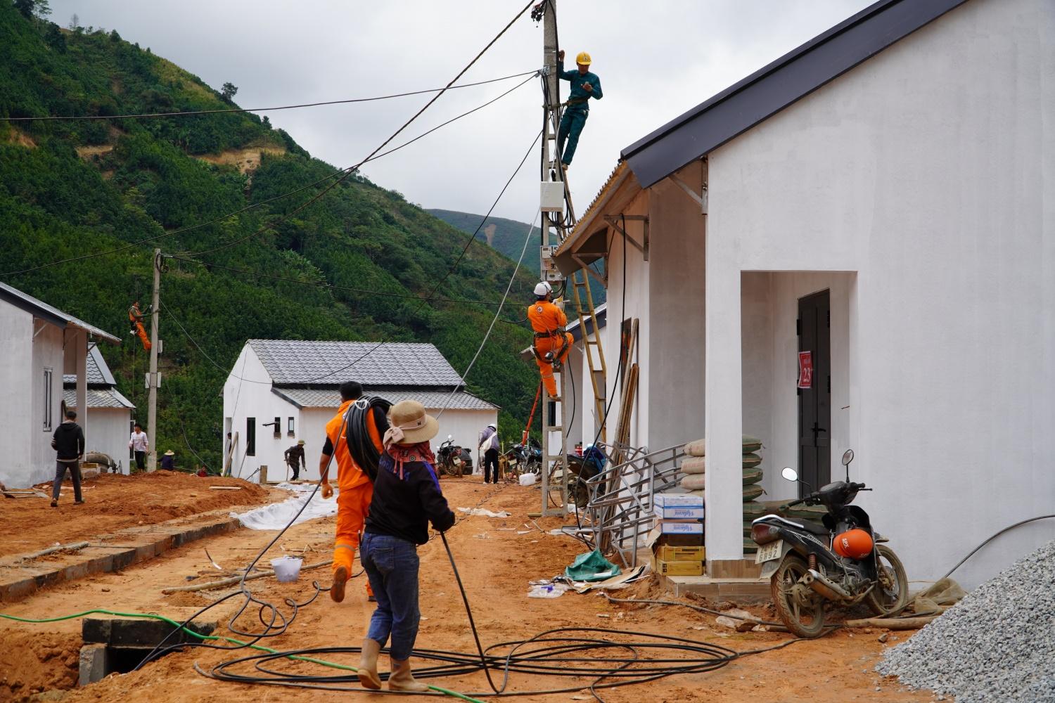 Gấp rút hoàn thiện để người dân sớm ổn định cuộc sống Gấp rút hoàn thiện để người dân sớm ổn định cuộc sống