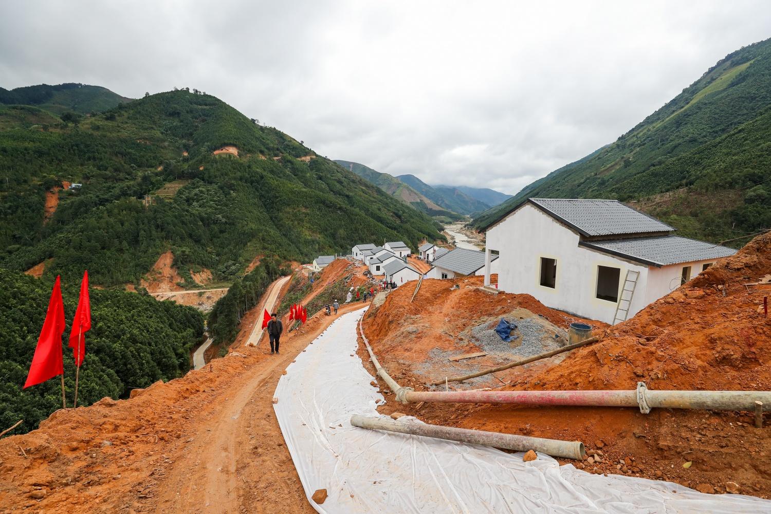 Gấp rút hoàn thiện để người dân sớm ổn định cuộc sống Gấp rút hoàn thiện để người dân sớm ổn định cuộc sống