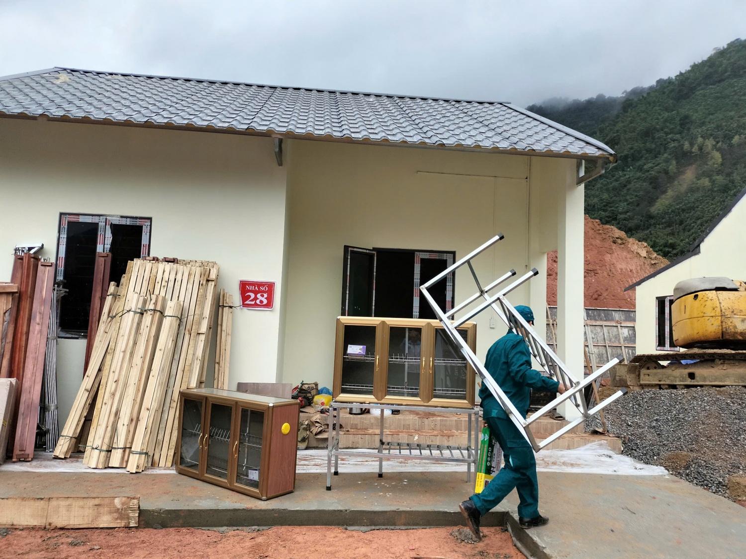 Gấp rút hoàn thiện để người dân sớm ổn định cuộc sống Gấp rút hoàn thiện để người dân sớm ổn định cuộc sống