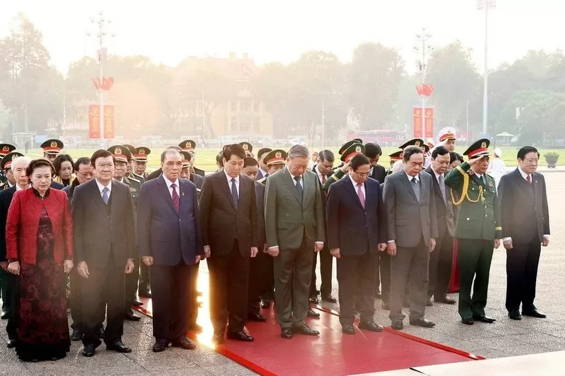 Đoàn lãnh đạo, nguyên lãnh đạo Đảng, Nhà nước tưởng niệm Chủ tịch Hồ Chí Minh