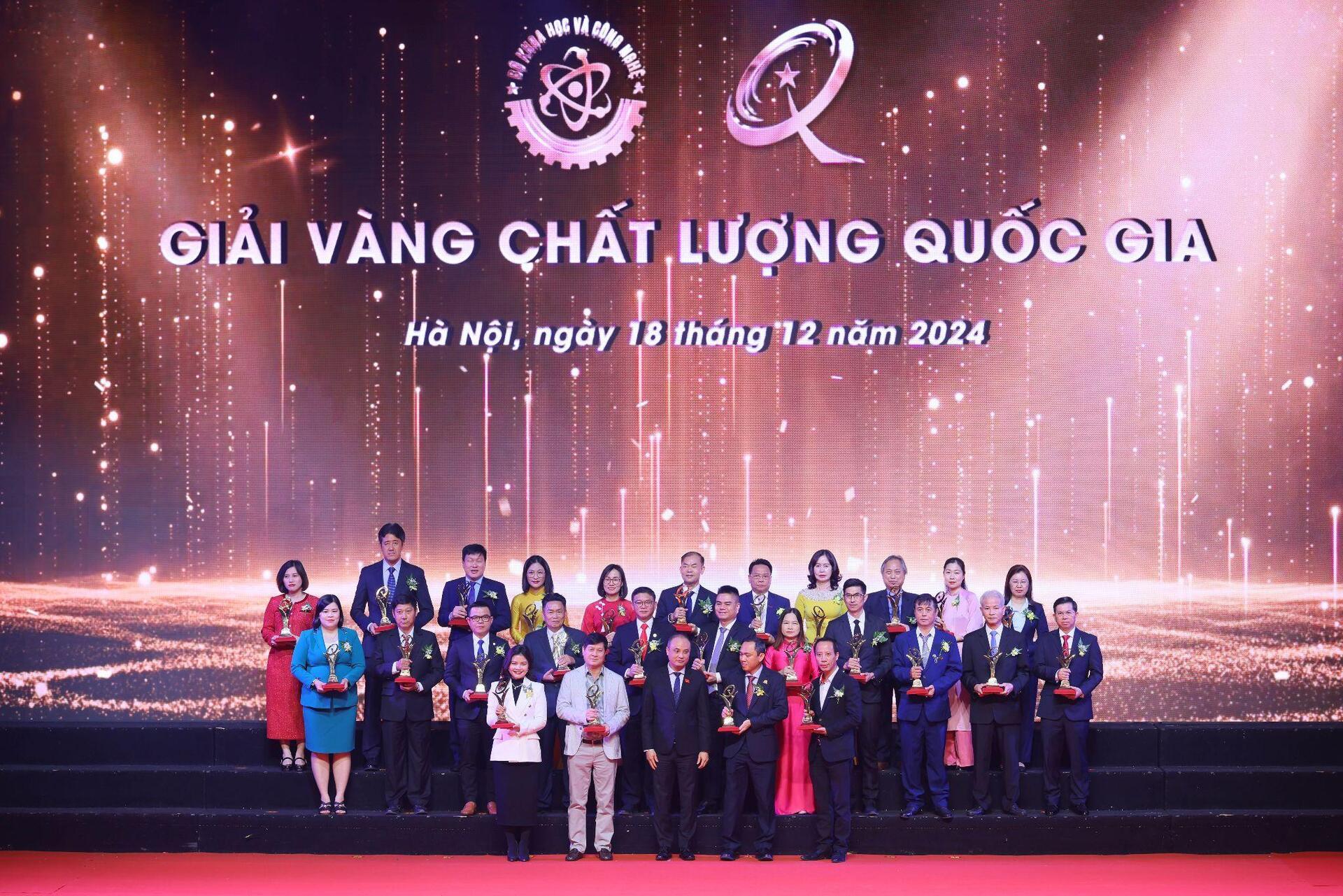 sao thai duong vinh du duoc thu tuong chinh phu trao tang giai vang chat luong quoc gia nam 2024 hinh 2