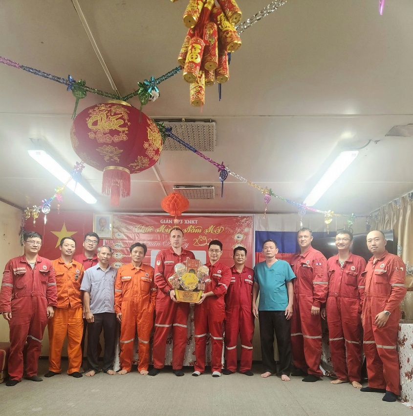 Không khí đón Tết giữa biển khơi Không khí đón Tết giữa biển khơi