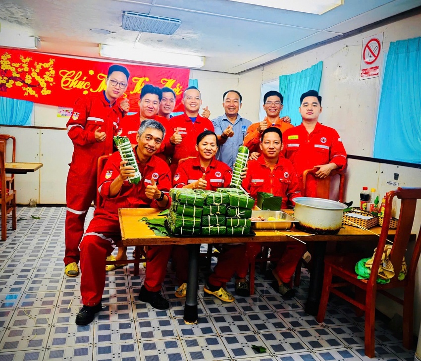 Không khí đón Tết giữa biển khơi Không khí đón Tết giữa biển khơi