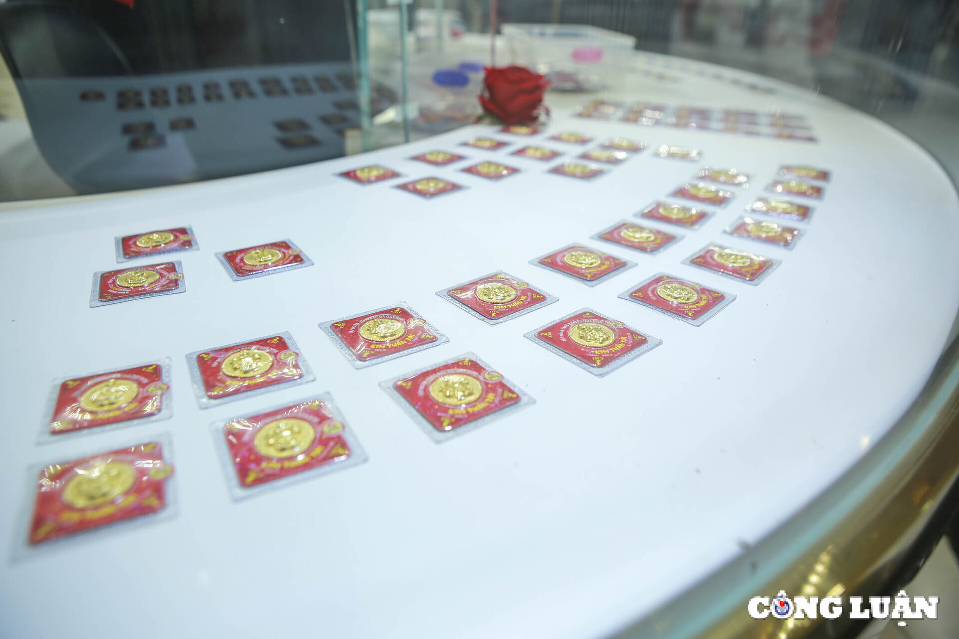gia vang tang gia usd nguoc chieu ty gia trung tam hinh 1