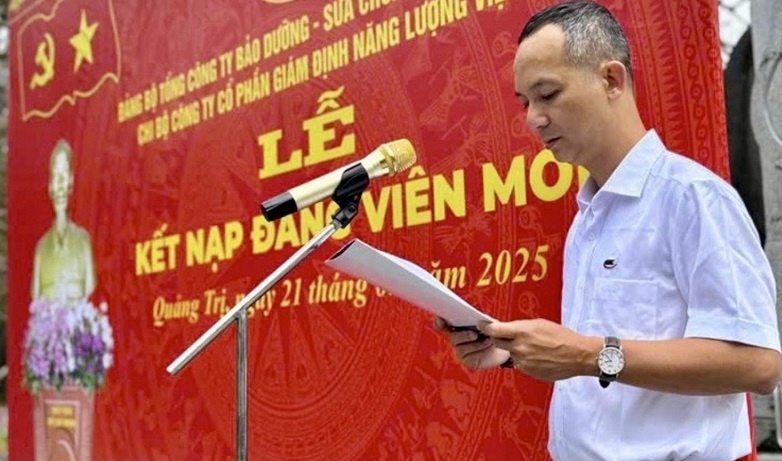 Lễ kết nạp đảng viên ý nghĩa của Chi bộ EIC tại Nghĩa trang liệt sĩ Quốc gia Trường Sơn Lễ kết nạp đảng viên ý nghĩa của Chi bộ EIC tại Nghĩa trang liệt sĩ Quốc gia Trường Sơn