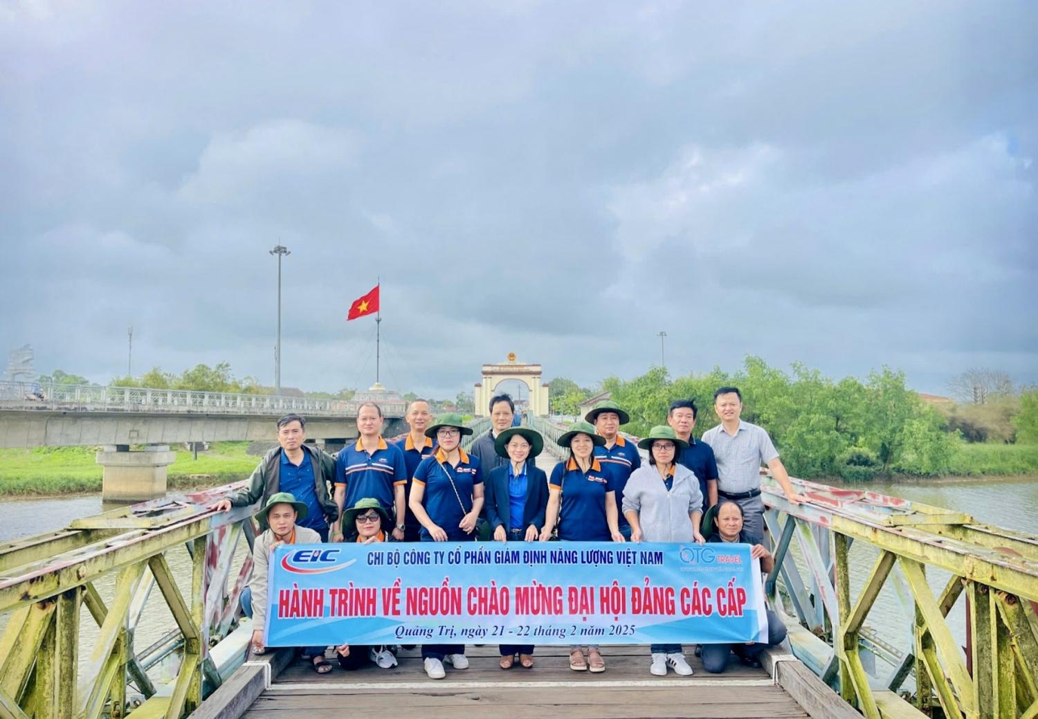 Chi bộ EIC: Lễ kết nạp đảng viên mới đầy ý nghĩa tại Nghĩa trang liệt sĩ Quốc gia Trường Sơn Chi bộ EIC: Lễ kết nạp đảng viên mới đầy ý nghĩa tại Nghĩa trang liệt sĩ Quốc gia Trường Sơn