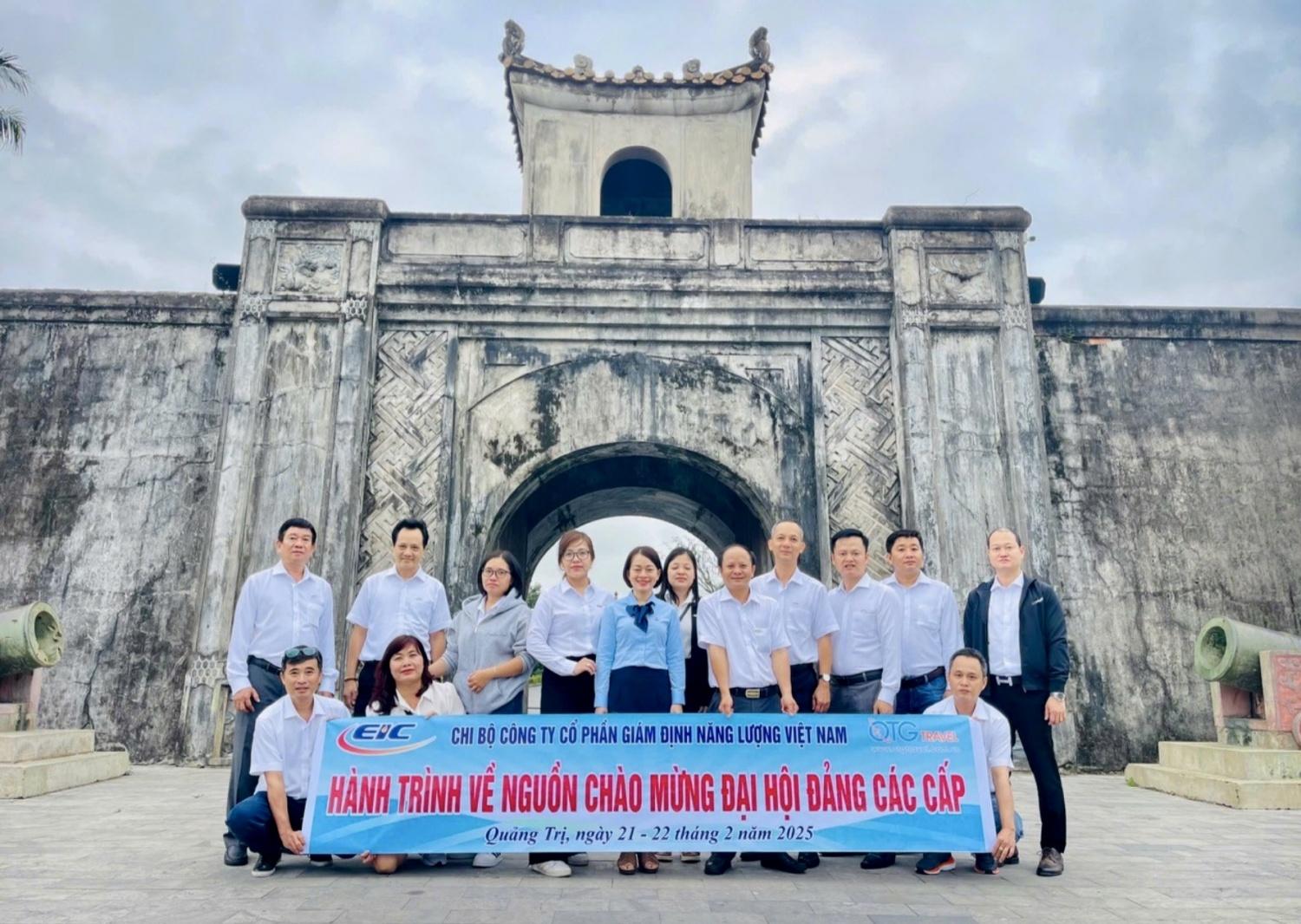 Chi bộ EIC: Lễ kết nạp đảng viên mới đầy ý nghĩa tại Nghĩa trang liệt sĩ Quốc gia Trường Sơn Chi bộ EIC: Lễ kết nạp đảng viên mới đầy ý nghĩa tại Nghĩa trang liệt sĩ Quốc gia Trường Sơn