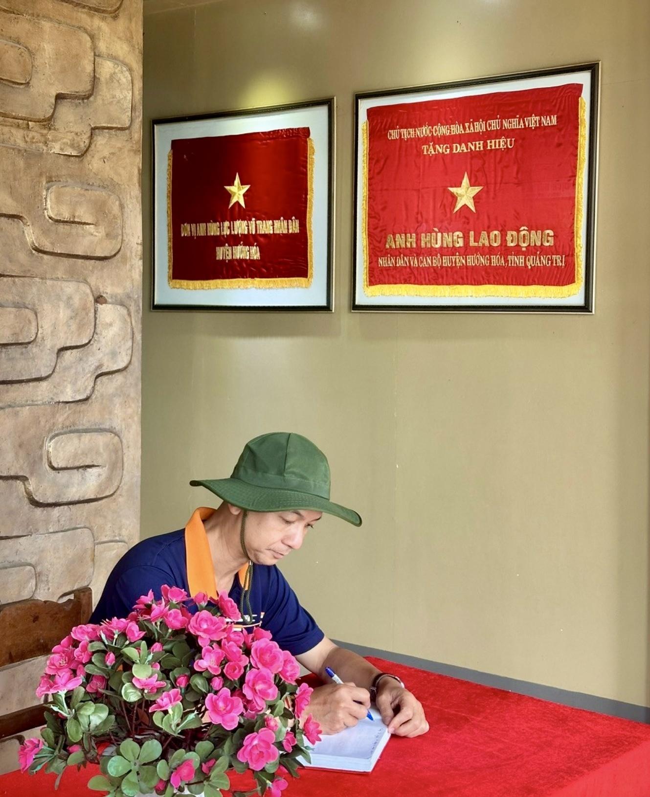 Chi bộ EIC: Lễ kết nạp đảng viên mới đầy ý nghĩa tại Nghĩa trang liệt sĩ Quốc gia Trường Sơn Chi bộ EIC: Lễ kết nạp đảng viên mới đầy ý nghĩa tại Nghĩa trang liệt sĩ Quốc gia Trường Sơn