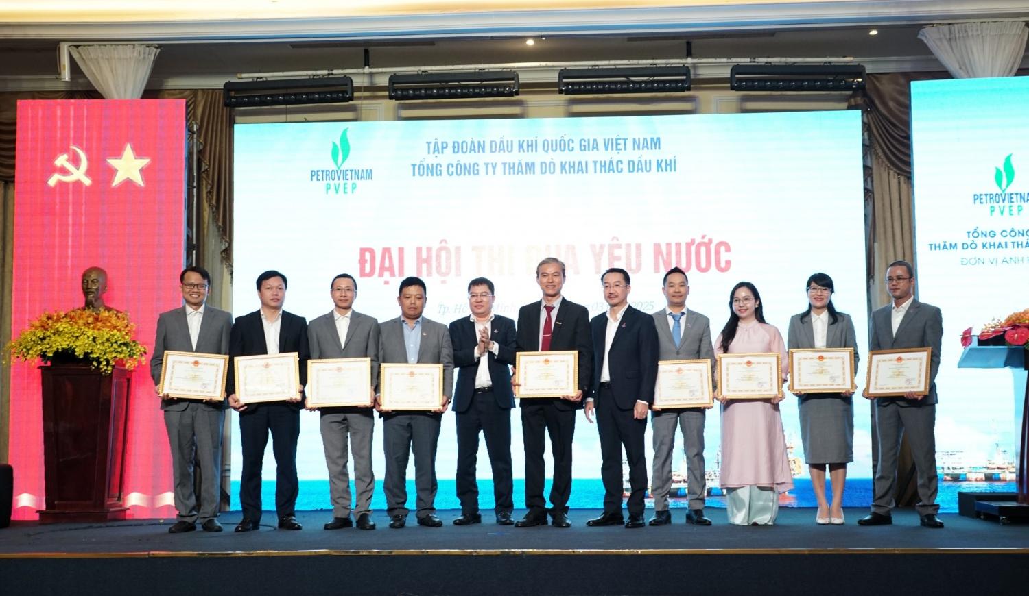 Vinh danh các tập thể, cá nhân xuất sắc tại Đại hội Thi đua yêu nước PVEP năm 2025 Vinh danh tập thể, cá nhân xuất sắc tại Đại hội Thi đua yêu nước PVEP năm 2025