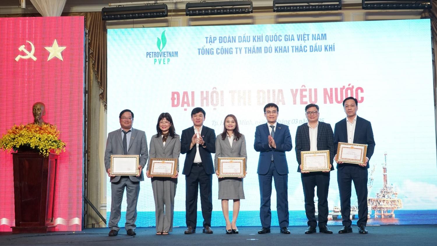 Vinh danh các tập thể, cá nhân xuất sắc tại Đại hội Thi đua yêu nước PVEP năm 2025 Vinh danh tập thể, cá nhân xuất sắc tại Đại hội Thi đua yêu nước PVEP năm 2025