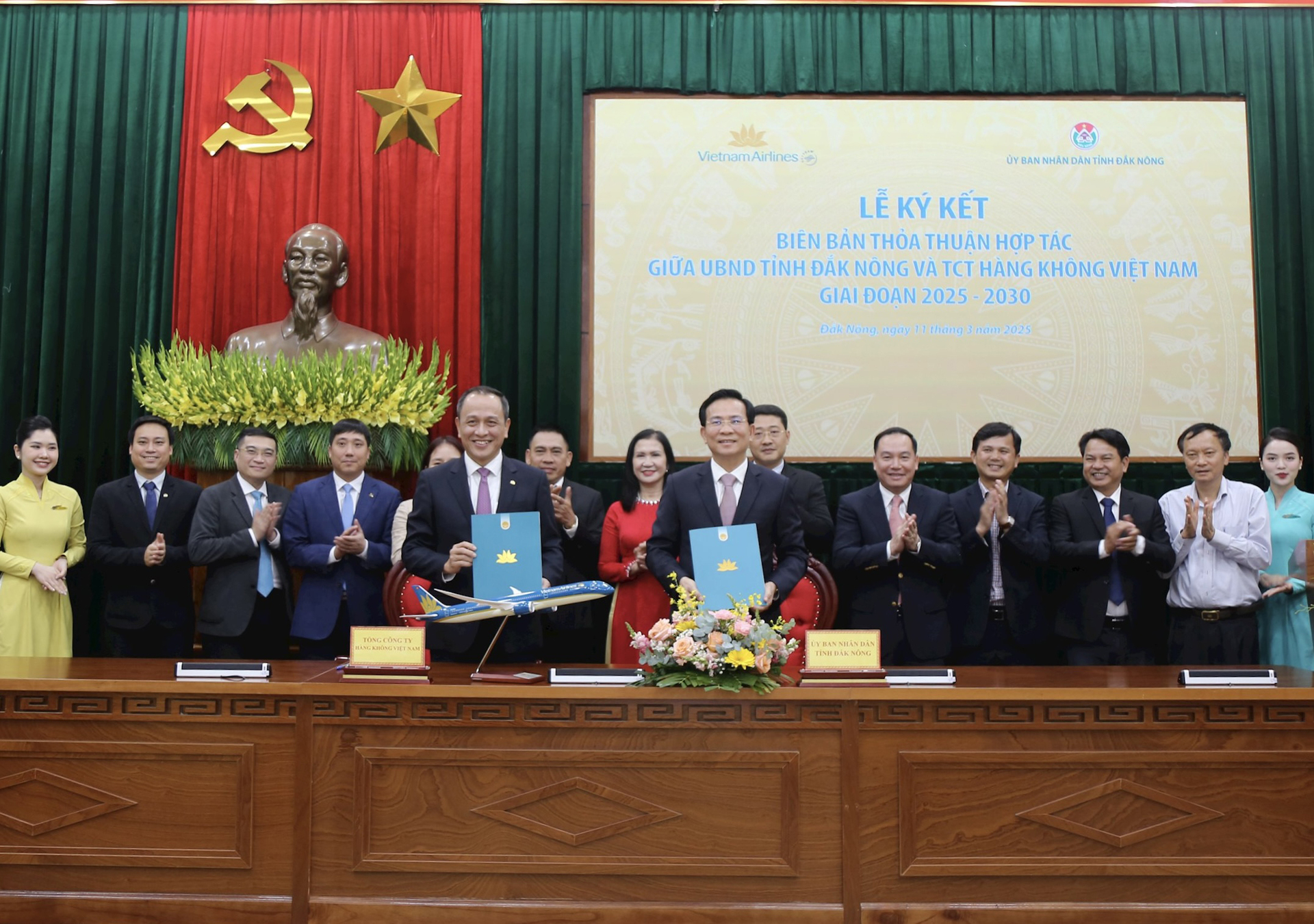 vietnam airlines bat tay cung tinh dak nongxuc tien du lich dau tu thuong mai hinh 1