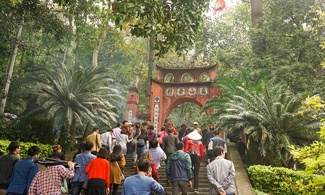 nhieu tour kich cau du lich hap dan tai le hoi den hung nam 2025 hinh 1