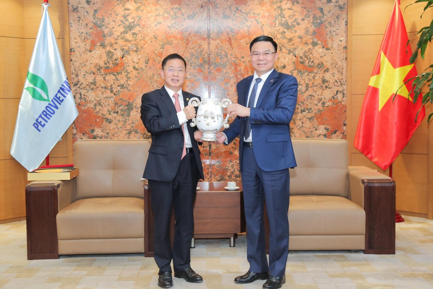 Chủ tịch HĐTV Petrovietnam Lê Mạnh Hùng tiếp lãnh đạo Tập đoàn Tư vấn công trình điện lực Trung Quốc (CPECC)