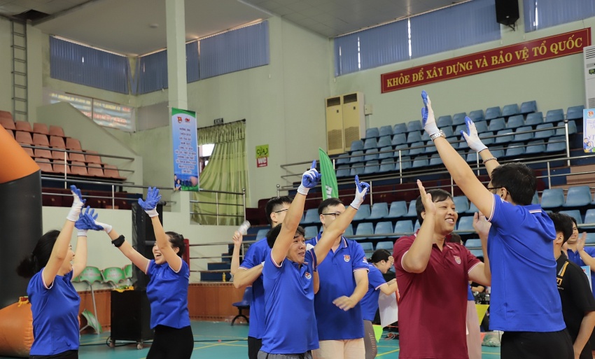 Sôi nổi