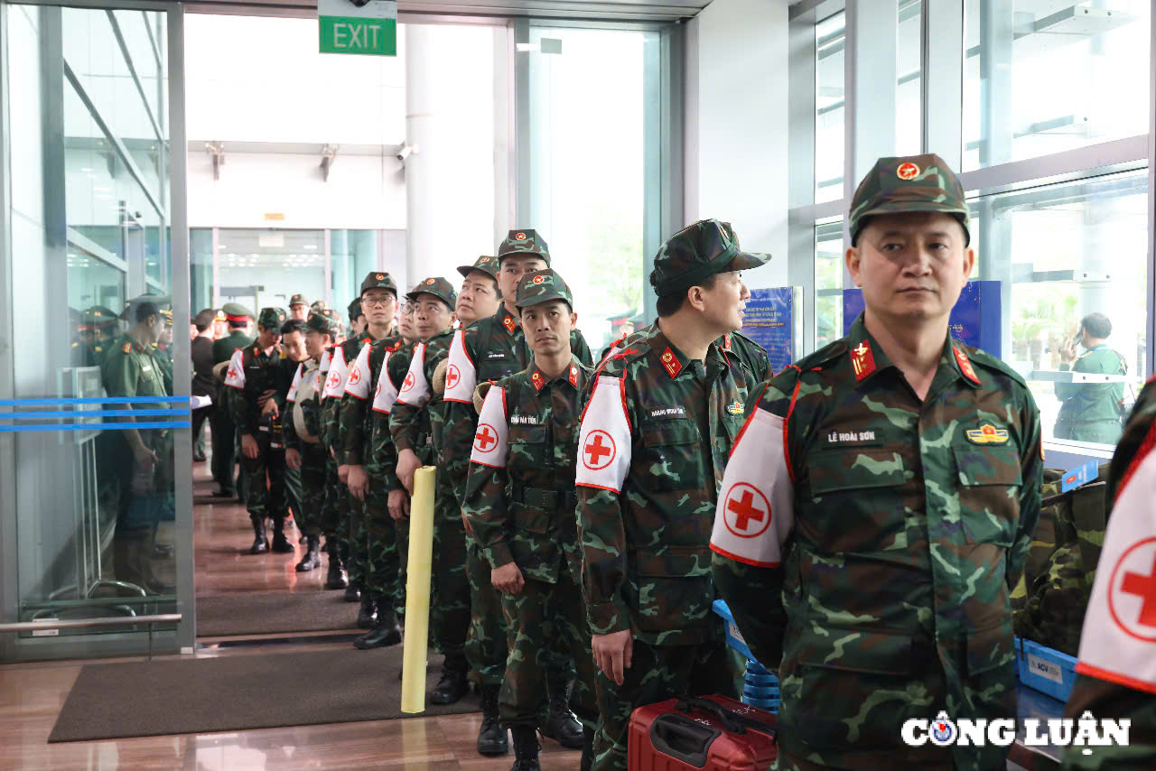 hinh anh 80 quan nhan len duong sang myanmar ho tro khac phuc hau qua dong dat hinh 7