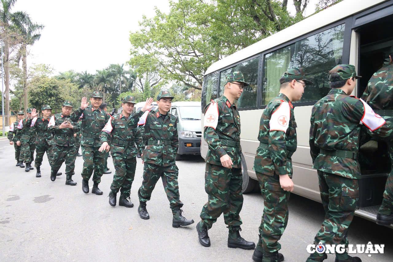 hinh anh 80 quan nhan len duong sang myanmar ho tro khac phuc hau qua dong dat hinh 3