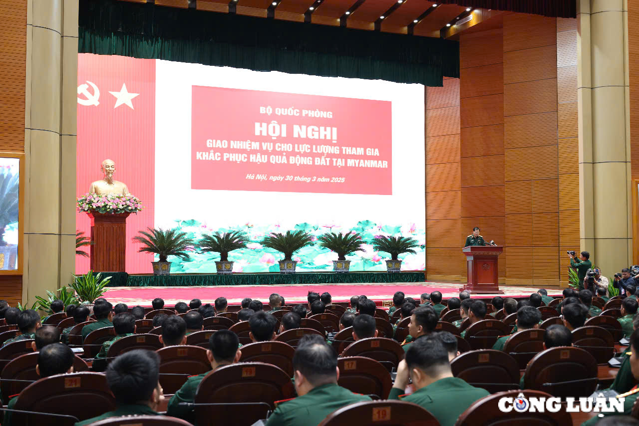 hinh anh 80 quan nhan len duong sang myanmar ho tro khac phuc hau qua dong dat hinh 1