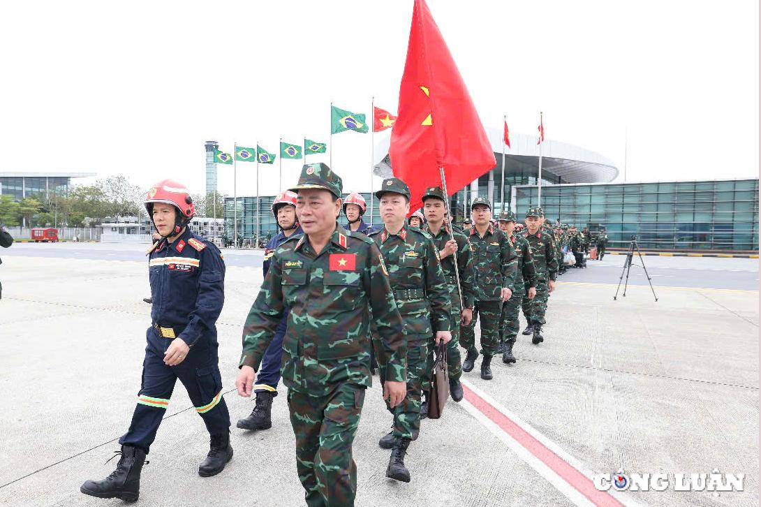 hinh anh 80 quan nhan len duong sang myanmar ho tro khac phuc hau qua dong dat hinh 9