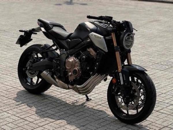 Người dùng xe mô tô Honda CB650R và CBR650R sản xuất tháng 8-2024 cần mang xe đến các cửa hàng của Honda để được kiểm tra