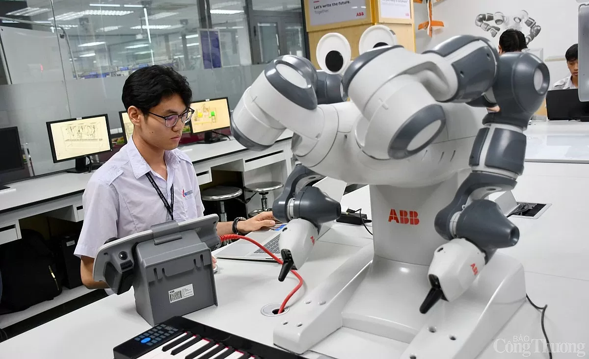 Khám phá phòng lab robot IUH hiện đại nhất Việt Nam