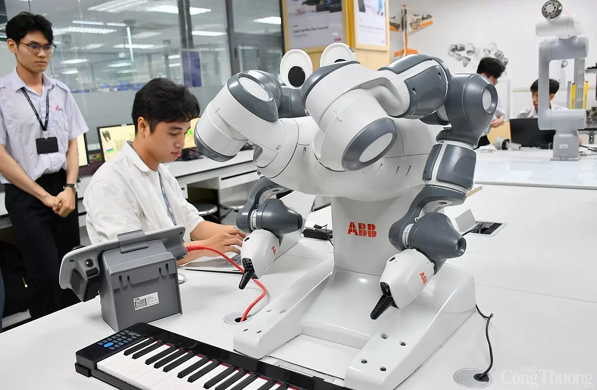 Khám phá phòng lab robot IUH hiện đại nhất Việt Nam