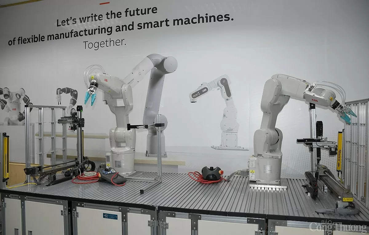 Khám phá phòng lab robot IUH hiện đại nhất Việt Nam