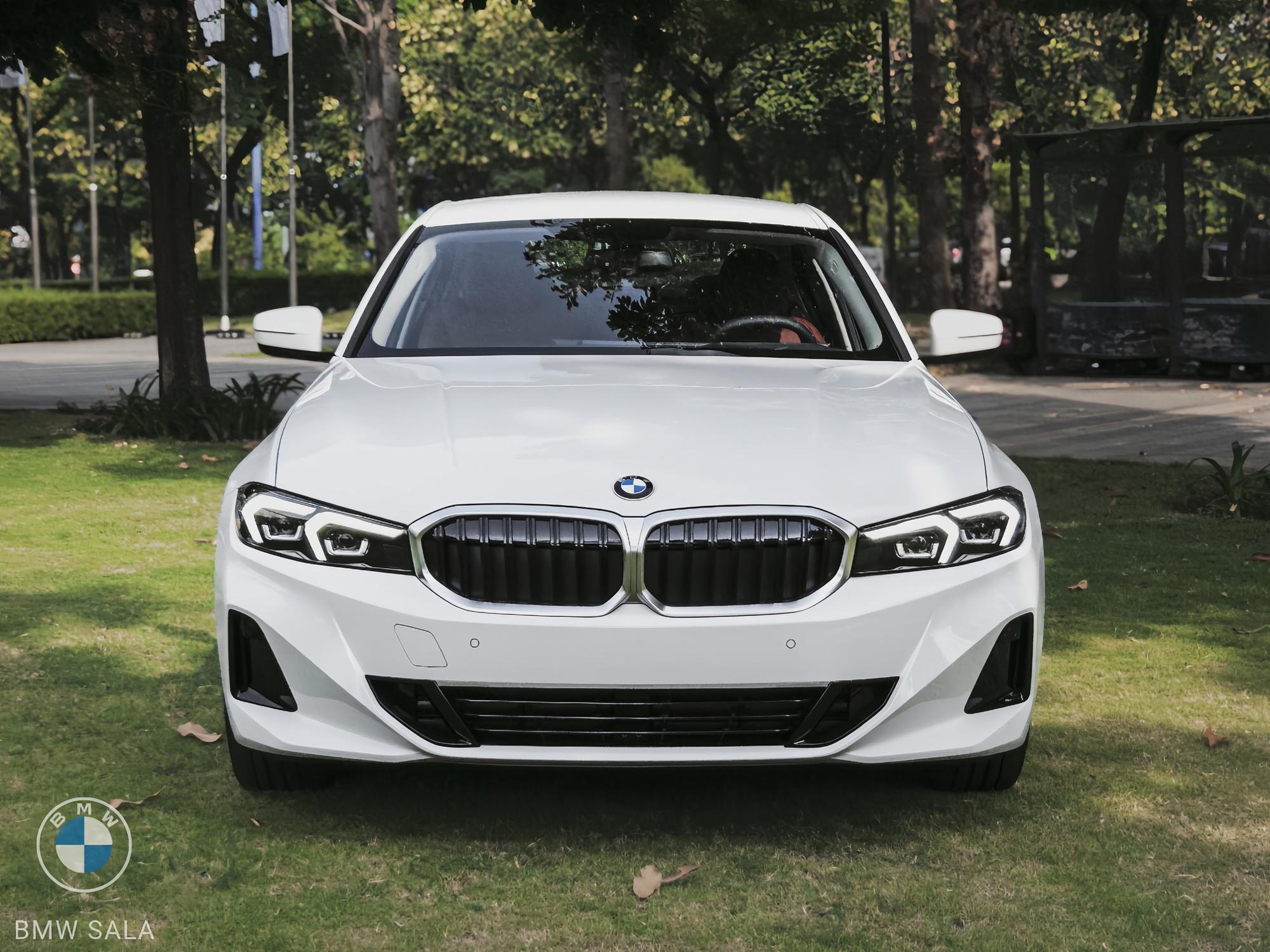 BMW 3 Series 2025 về đại lý tại Việt Nam: Giá từ 1,549 tỷ đồng, vô lăng mới như Peugeot, thêm trang bị đấu C-Class- Ảnh 1.