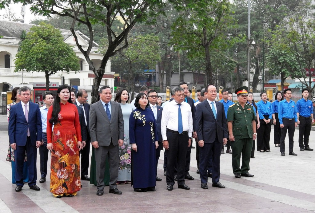 Lãnh đạo TP Hà Nội dâng hoa tưởng nhớ lãnh tụ V.I.Lênin