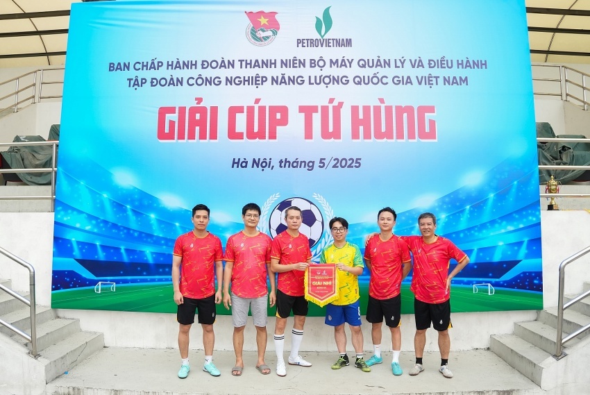 Sôi nổi Giải bóng đá Cúp Tứ Hùng do Đoàn Thanh niên BMQL&ĐH Petrovietnam tổ chức Sôi nổi Giải bóng đá Cúp Tứ Hùng do Đoàn Thanh niên BMQL&ĐH Petrovietnam tổ chức