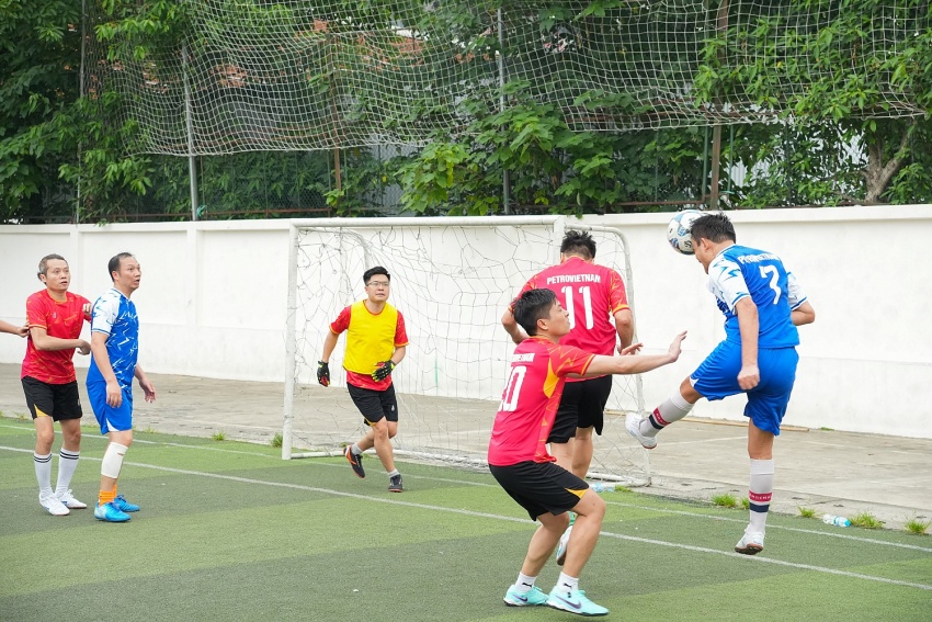 Sôi nổi Giải bóng đá Cúp Tứ Hùng do Đoàn Thanh niên BMQL&ĐH Petrovietnam tổ chức Sôi nổi Giải bóng đá Cúp Tứ Hùng do Đoàn Thanh niên BMQL&ĐH Petrovietnam tổ chức