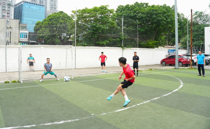 Trận đấu vòng loại giữa đội Bạch Hổ và đội Đại Hùng được quyết định thắng thua trên chấm phạt đền sau kết quả hòa với chiến thắng thuộc về đội Bạch Hổ Sôi nổi Giải bóng đá Cúp Tứ Hùng do Đoàn Thanh niên BMQL&ĐH Petrovietnam tổ chức