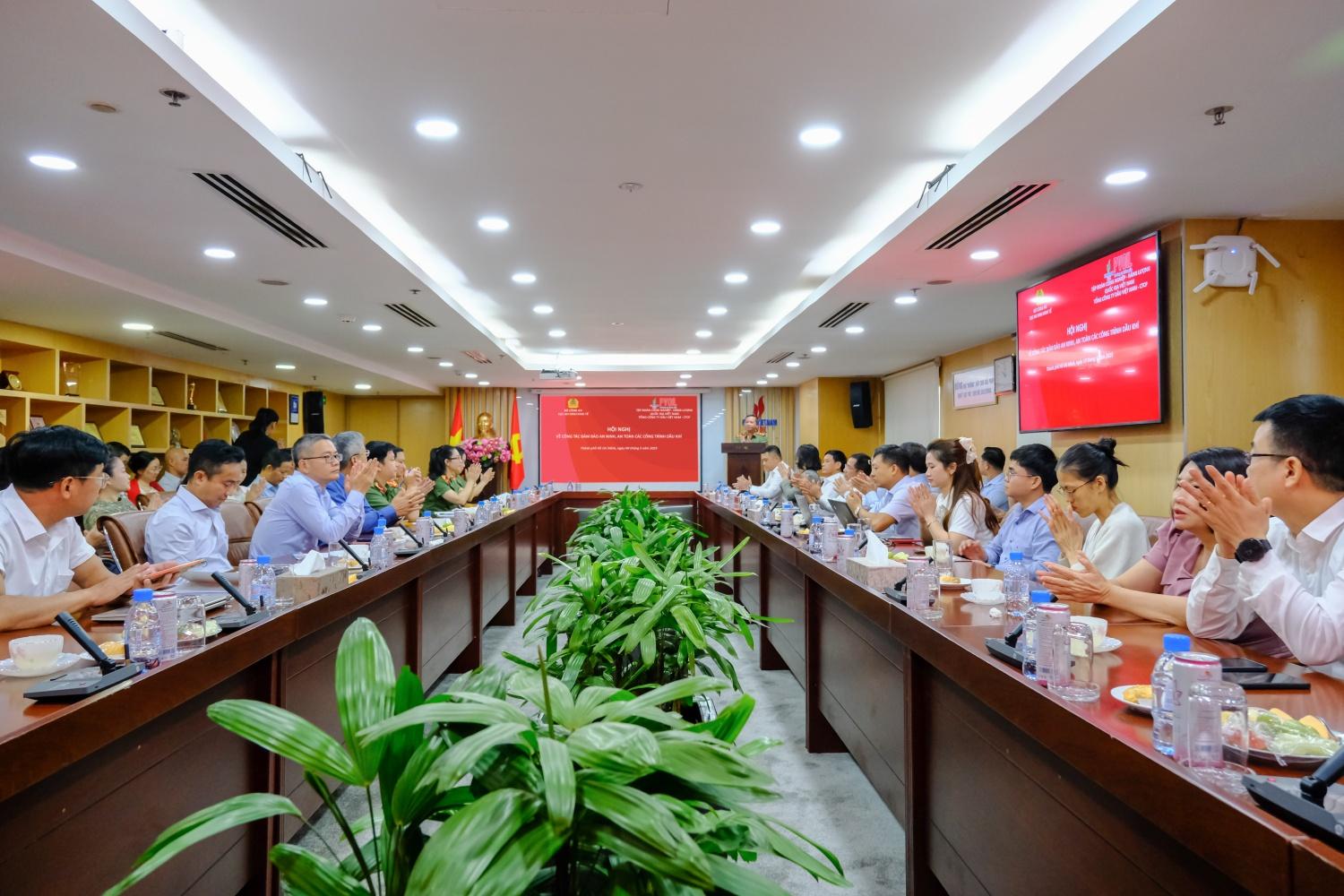 Toàn cảnh Hội nghị Toàn cảnh Hội nghị