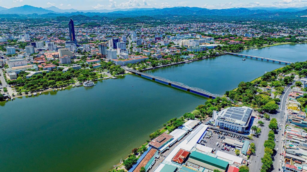 Tổng số tiền thành phố Huế dự kiến thu về tại các đợt đấu giá đất nêu trên là hơn 1.942 tỷ đồng (Ảnh hue.gov)