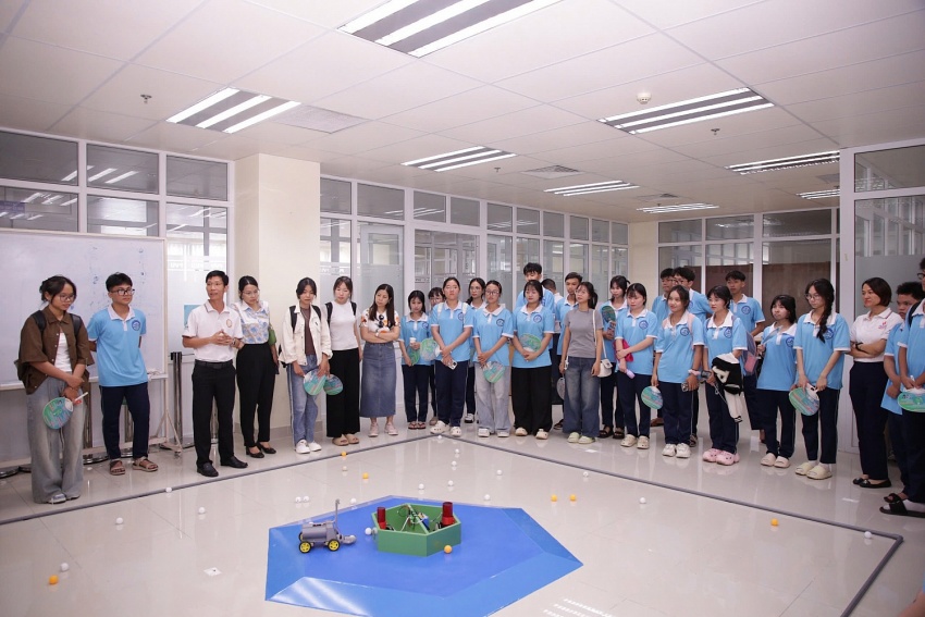 Thắp sáng ước mơ nghề nghiệp: Một ngày trải nghiệm tại PVU và Vietsovpetro