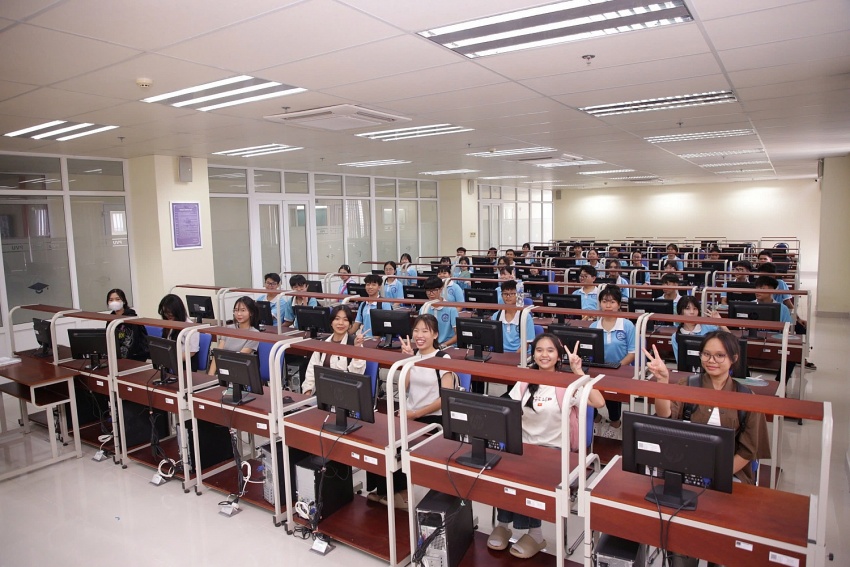 Thắp sáng ước mơ nghề nghiệp: Một ngày trải nghiệm tại PVU và Vietsovpetro