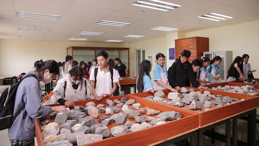 Thắp sáng ước mơ nghề nghiệp: Một ngày trải nghiệm tại PVU và Vietsovpetro