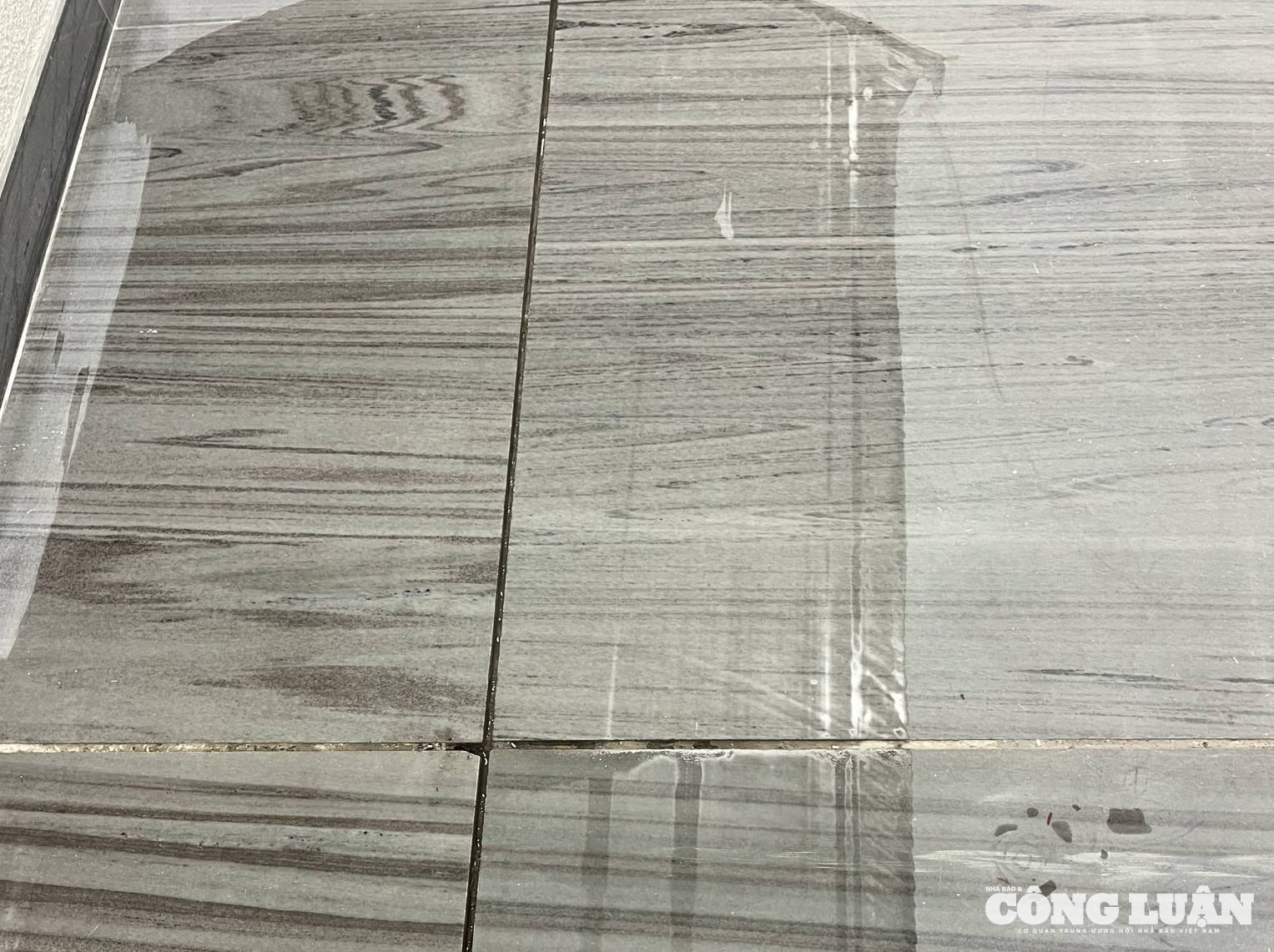 Hình ảnh mặt sàn Nhà ga .