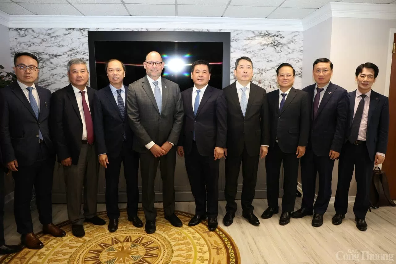 Bộ trưởng Nguyễn Hồng Diên Excelerate Energy về phát triển khí LNG