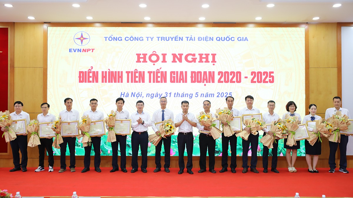 EVNNPT tổng kết phong trào thi đua yêu nước giai đoạn 2020-2025 và vinh danh các điển hình tiên tiến EVNNPT tổng kết phong trào thi đua yêu nước giai đoạn 2020-2025 và vinh danh các điển hình tiên tiến