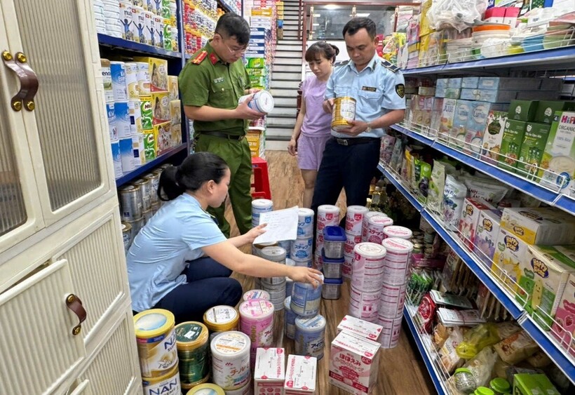 Cuộc chiến chống hàng giả, hàng không đảm bảo chất lượng đang đối diện với thách thức đến từ chính người tiêu dùng, khi nhiều người sẵn sàng thỏa hiệp, chọn mua hàng giá rẻ, không rõ nguồn gốc xuất xứ. Ảnh: Quỳnh An