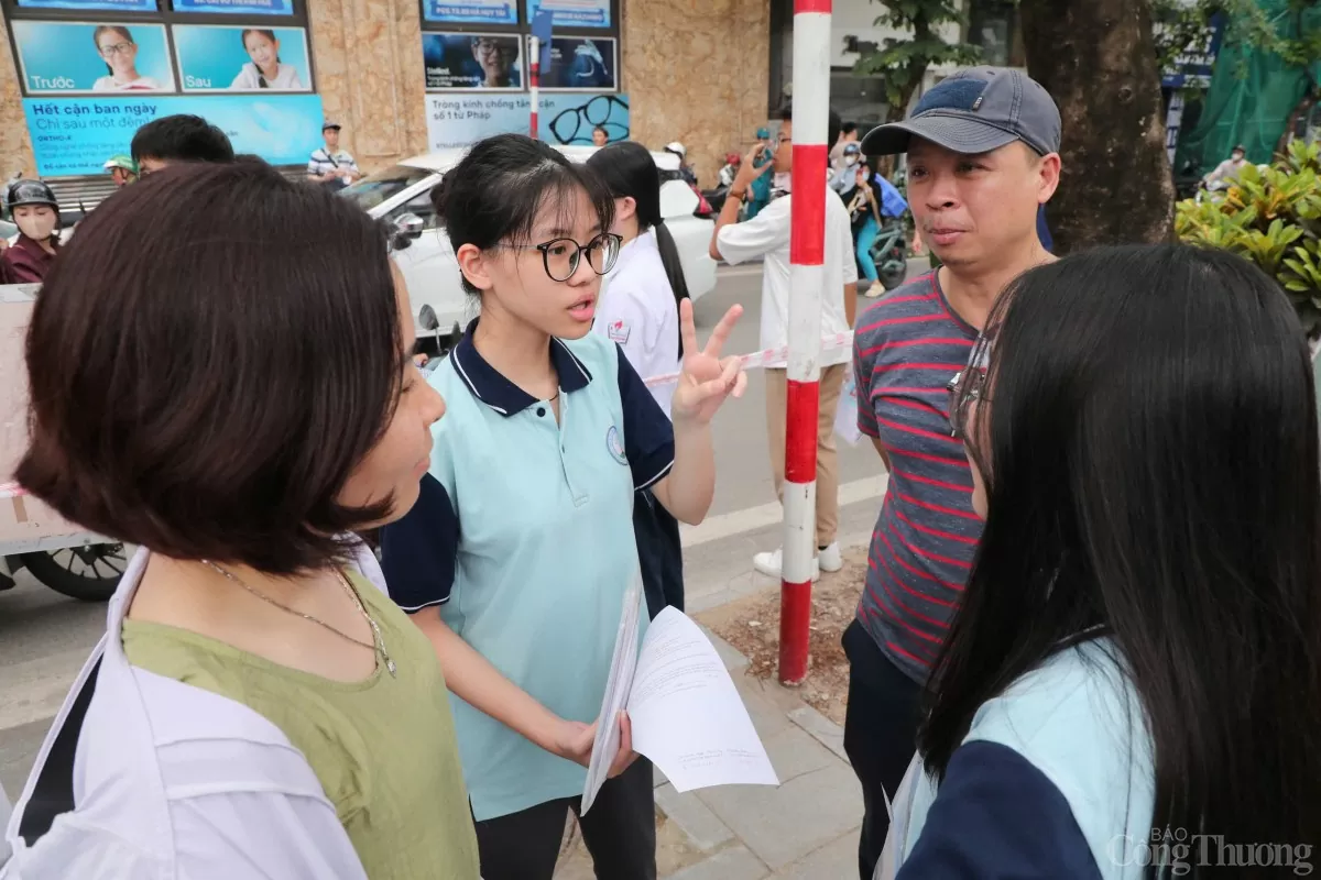 Hà Nội: Thí sinh phấn khởi vì đề thi Ngữ văn vừa sức Hà Nội: Thí sinh phấn khởi vì đề thi Ngữ văn vừa sức