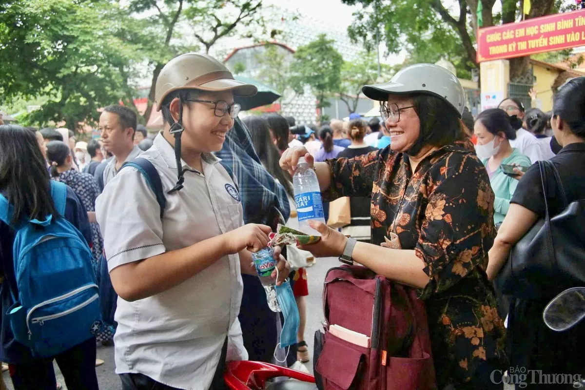 Hà Nội: Thí sinh phấn khởi vì đề thi Ngữ văn vừa sức Hà Nội: Thí sinh phấn khởi vì đề thi Ngữ văn vừa sức