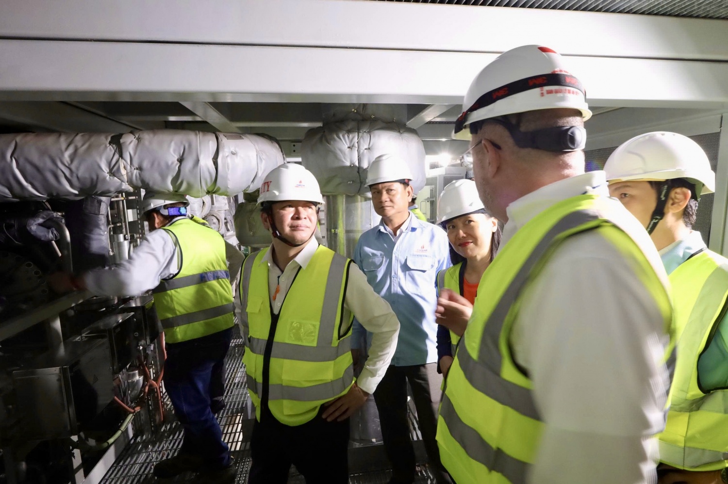Đoàn công tác tham quan chi tiết bên trong Nhà máy điện Nhơn Trạch 4 Đoàn công tác tham quan chi tiết bên trong Nhà máy điện Nhơn Trạch 4