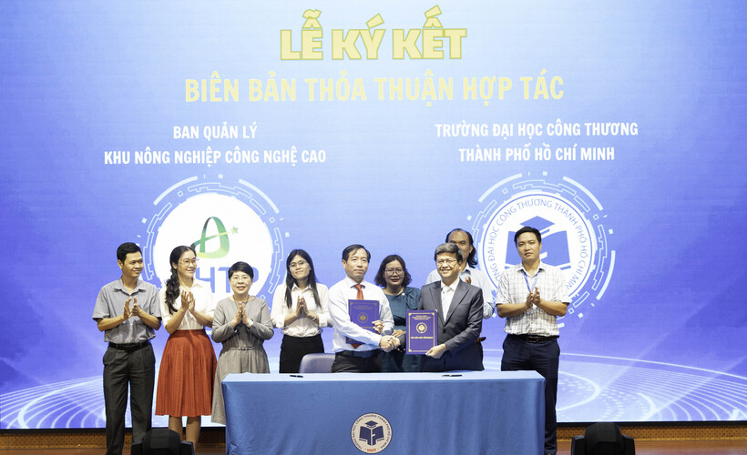 Ký kết hợp tác hỗ trợ, thúc đẩy khởi nghiệp đổi mới sáng tạo giữa Trường Đại học Công Thương TP. Hồ Chí Minh và  Ban Quản lý Khu nông nghiệp công nghệ cao TP. Hồ Chí Minh. Ảnh: Minh Khuê