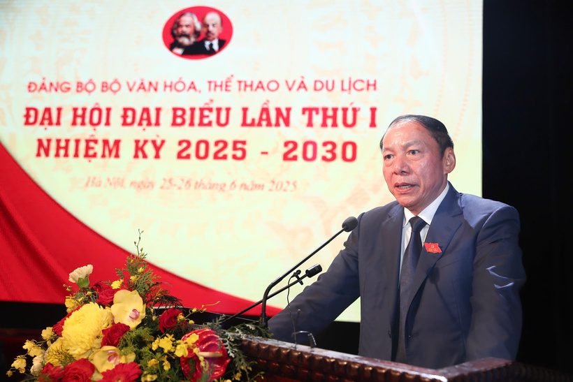 Bộ trưởng Bộ Văn hoá, Thể thao và Du lịch Nguyễn Văn Hùng phát biểu khai mạc đại hội. Ảnh: Nam Nguyễn