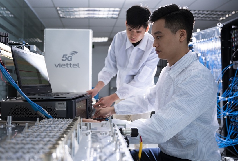 Nghiên cứu, chế tạo và phát triển trạm gốc 5G tại phòng lab. Ảnh: Quỳnh Nga