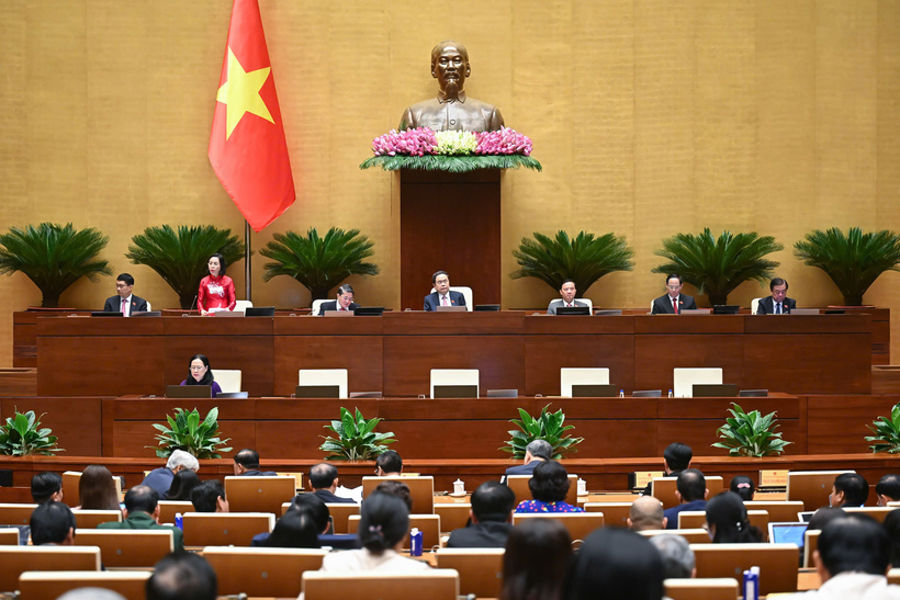 Ngày 27/6/2025, Quốc hội Biểu quyết thông qua Nghị quyết của Quốc hội về Trung tâm tài chính quốc tế tại Việt Nam. Ảnh: VPQH