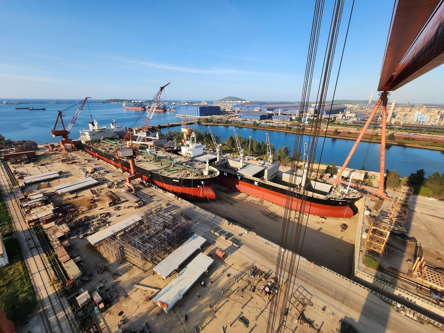 Bài 2: Vừa chống dịch, vừa làm các dự án lớn Bài 2: Vừa chống dịch, vừa làm các dự án lớn