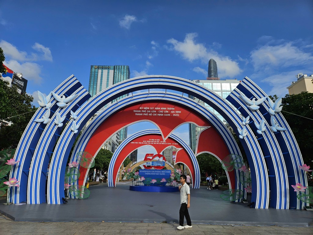 Thành phố Hồ Chí Minh khai mạc chuỗi hoạt động kỷ niệm 327 năm hình thành và phát triển