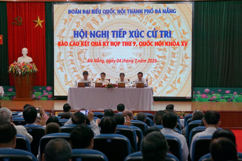 Đoàn Đại biểu Quốc hội thành phố Đà Nẵng tổ chức Hội nghị tiếp xúc cử tri báo cáo kết quả Kỳ họp thứ 9, Quốc hội khóa XV. Ảnh: Vũ Lê